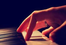 雷火电竞官网-神锋破阵！C罗以一敌众上演中超封神之战