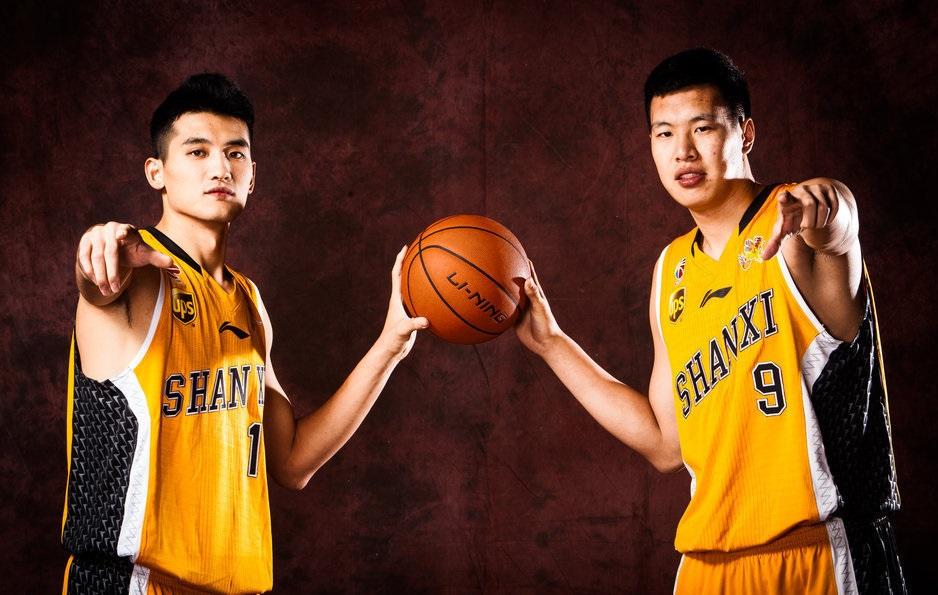 包含人队老将回归，球队气氛一扫往日沉闷的词条