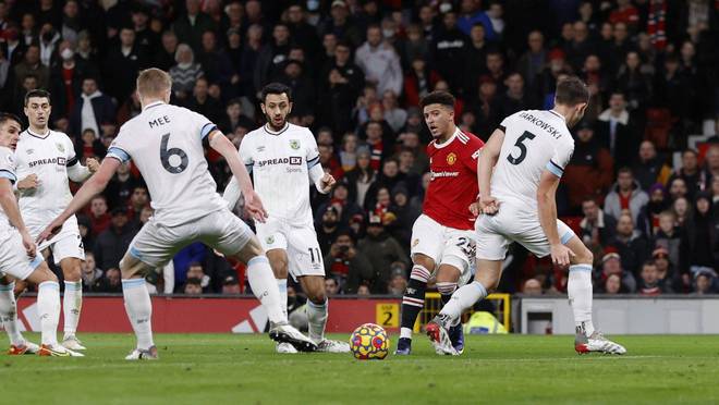 关于曼联客场-战胜伯恩利，取得连胜！的信息