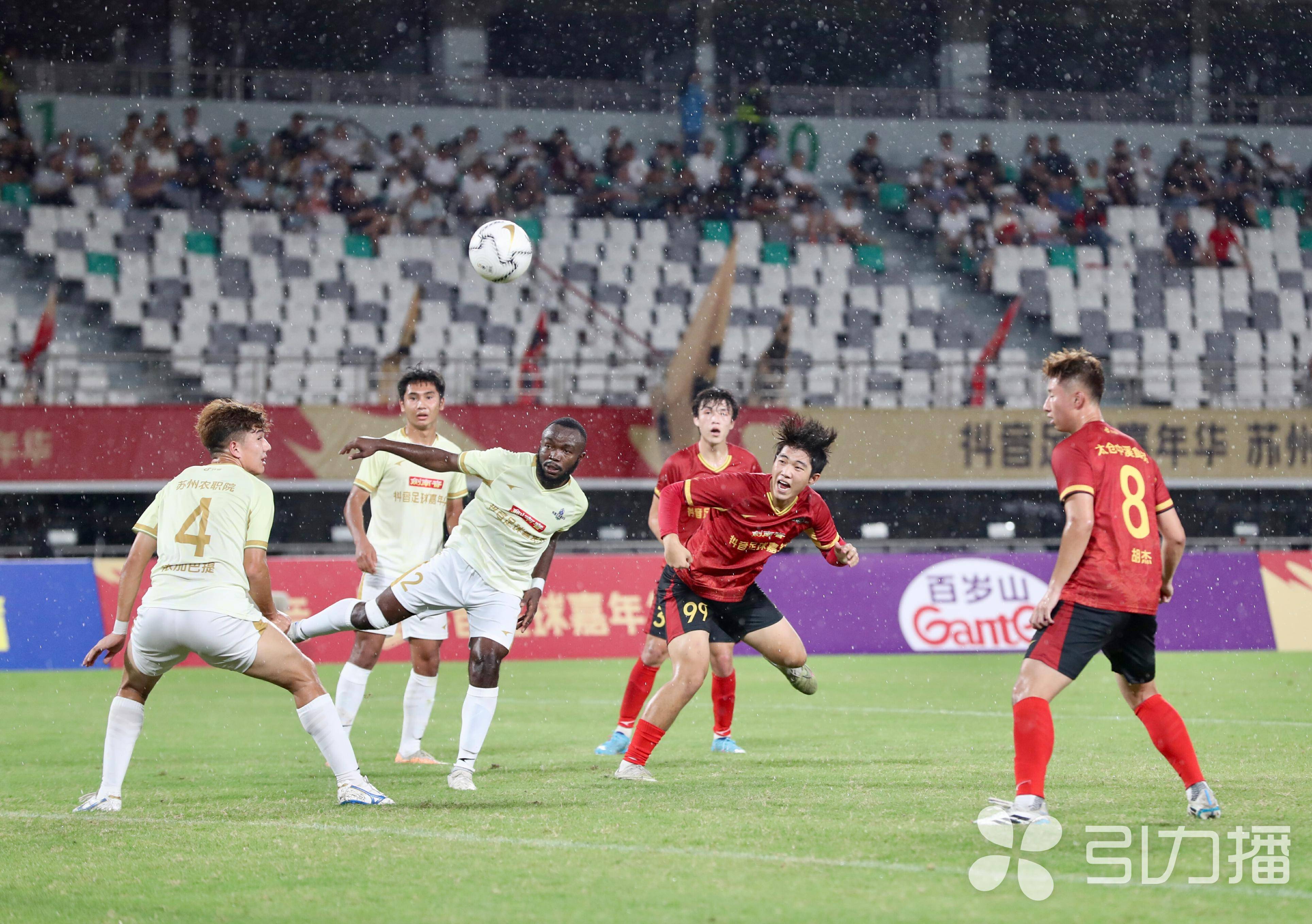 江苏队队员们合作默契赢得比赛