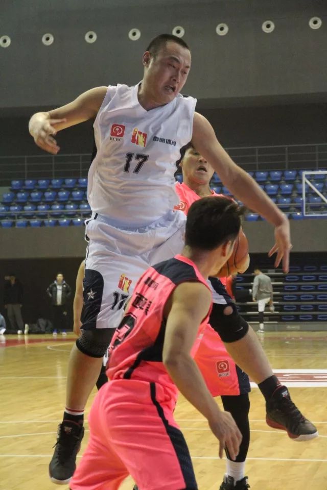 雷火电竞app-南美洲篮球联赛展开激烈角逐，豪强强强碰撞的简单介绍