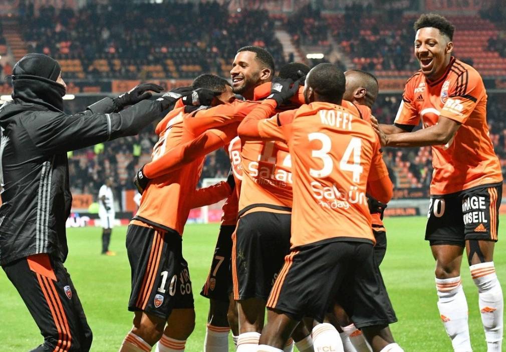 里昂客场登陆佛罗伦萨，期待新赛季亮相的简单介绍