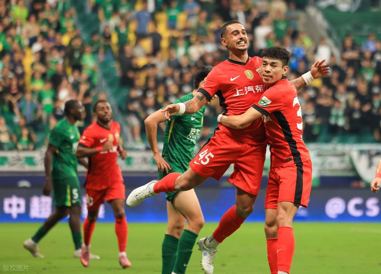 战术精准，球员状态神勇，赢得精彩比拼的简单介绍