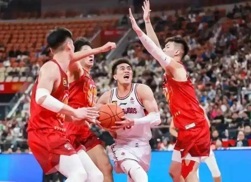 雷火电竞亚洲先驱-北京队完胜四川队，郭艾伦带队取胜