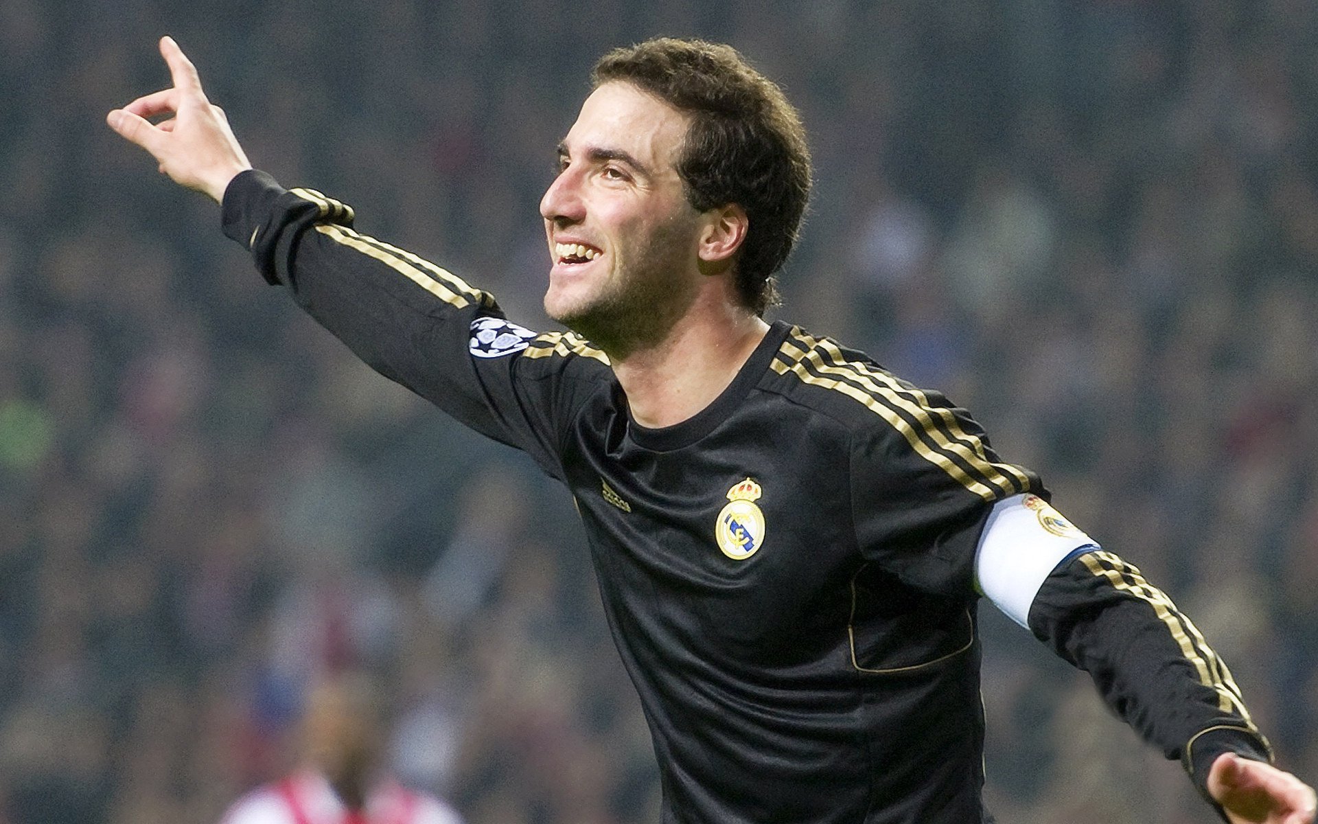 雷火电竞充值-欧冠战报，阿尔瓦雷斯巨星光芒照亮梅阿查，突尼斯2-1力克国际米兰占得争冠先机