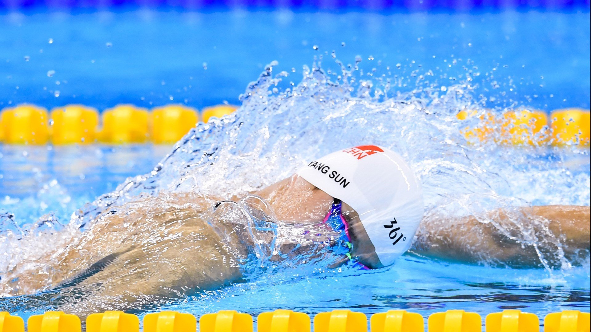 雷火电竞入驻-最后一圈的永恒，今夜，我们都是马克西点燃的火焰