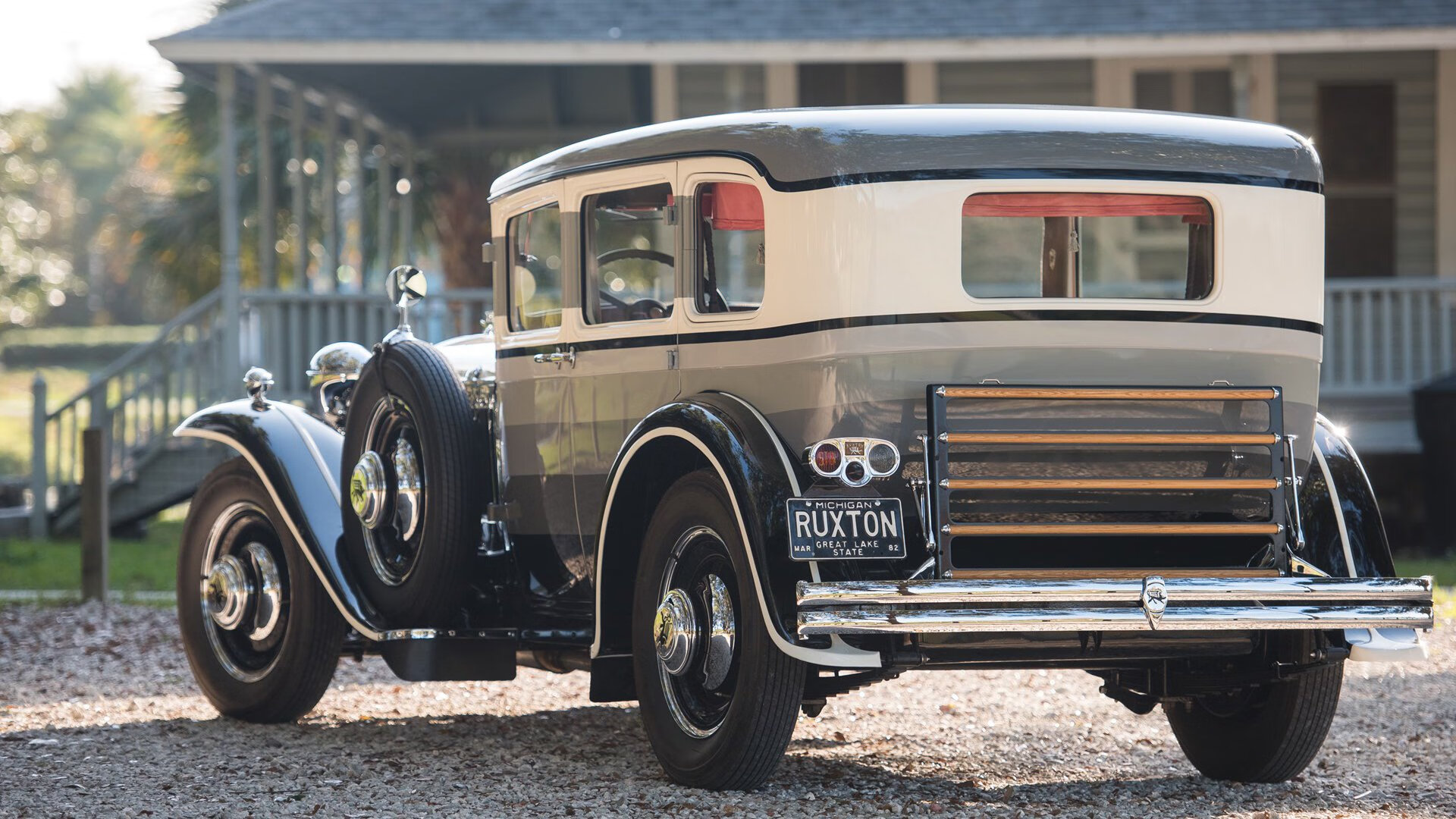 雷火电竞充值-您给出的关键词组合存在一个有趣的矛盾，欧冠淘汰赛是足球赛事，而黄蜂和猛龙通常是NBA篮球队的名称。在现实中，这样的对决不可能发生