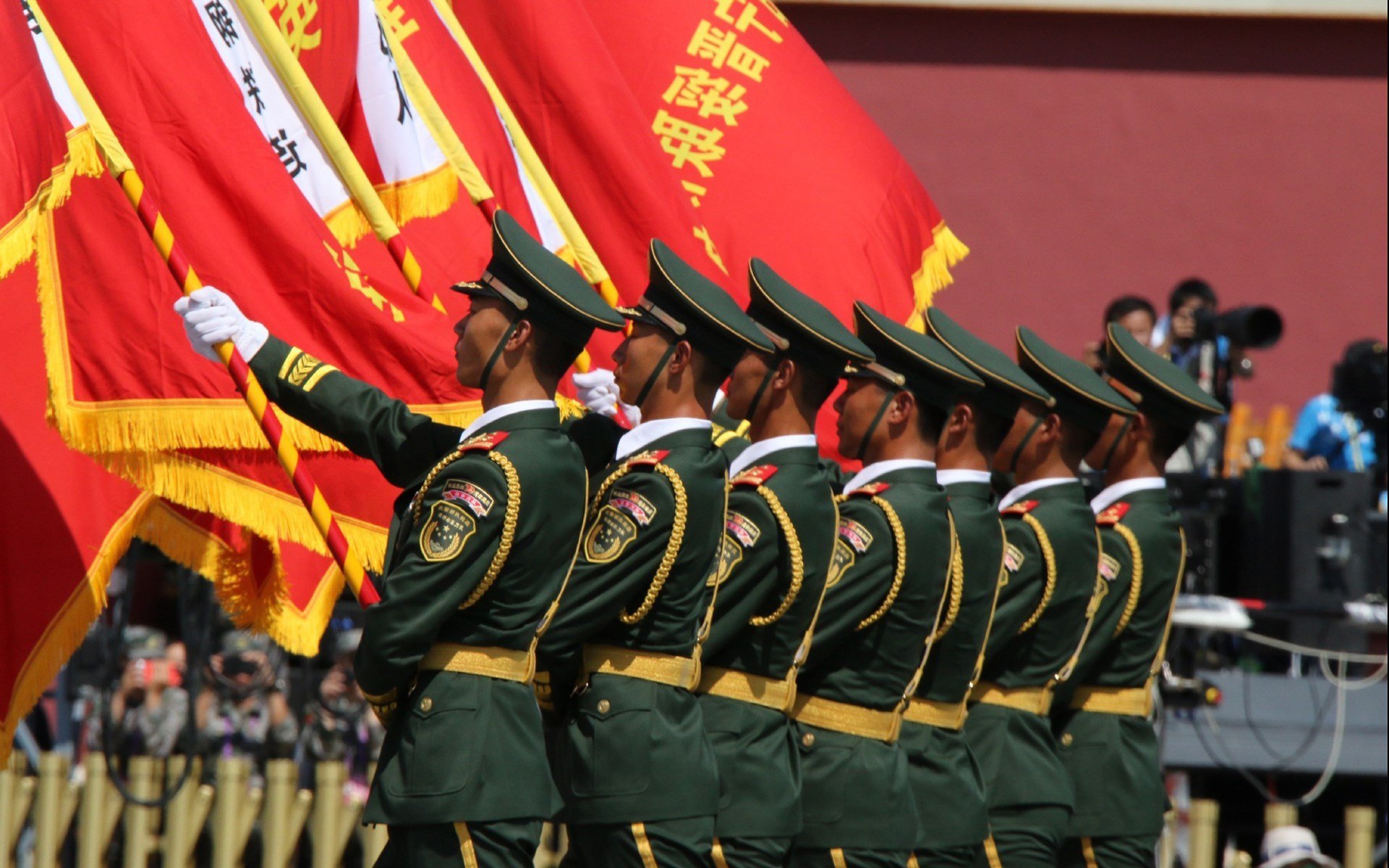 小国寡民掀翻红色帝国,巴尔韦德导演瑞士奇迹