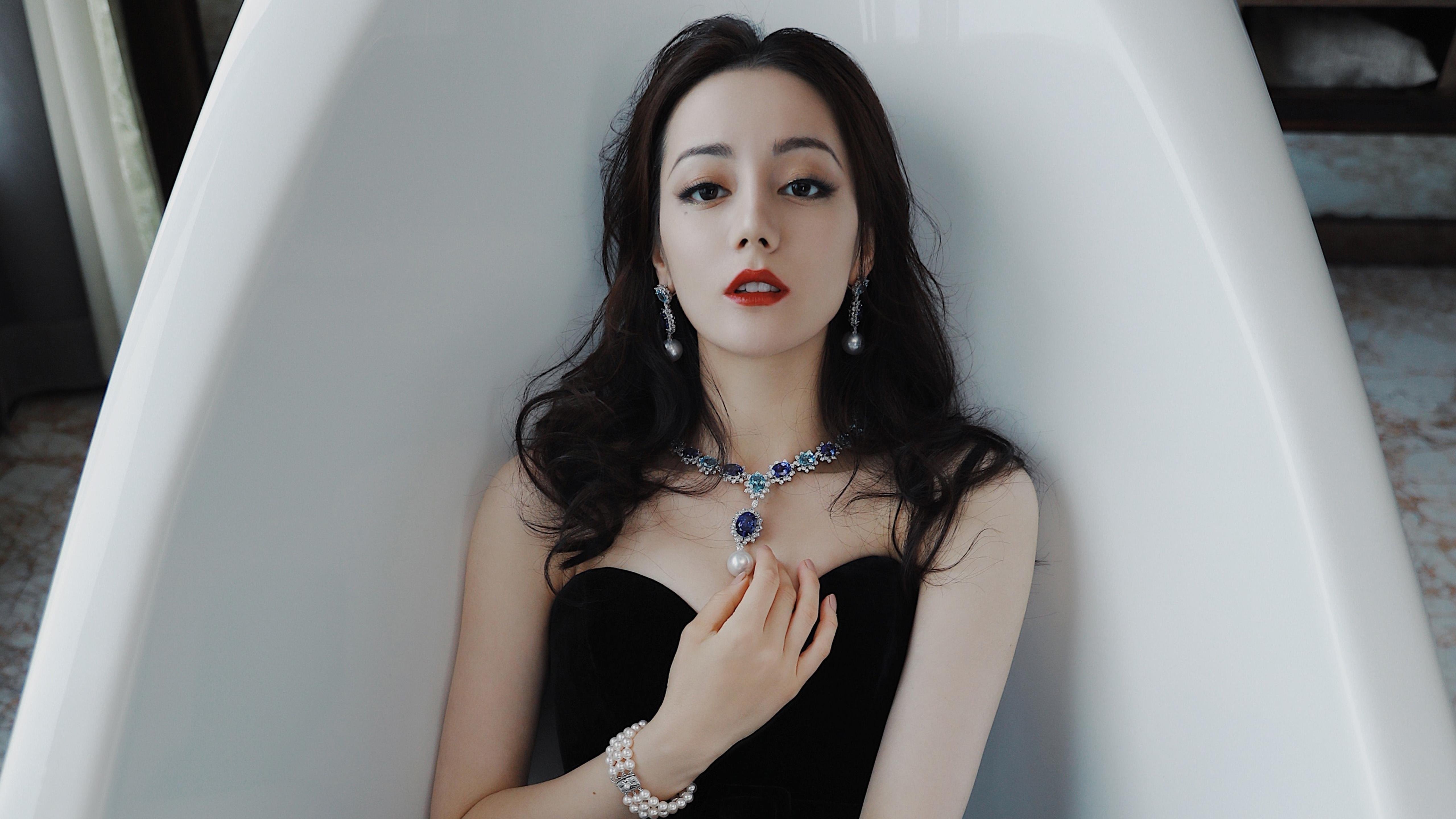 这是一篇为您定制的文章,结合了唯一性、关键战、大胜与传奇等元素。为了体现比赛的戏剧性和唯一性,我构思了一个带有时间跨越和宿命对决感的标题